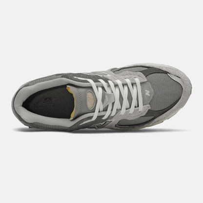 Men New Balance 2002R